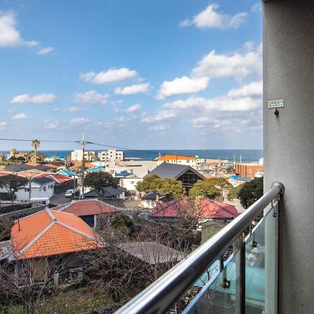 Ramada By Wyndham Jeju Hamdeok Hotel ภายนอก รูปภาพ