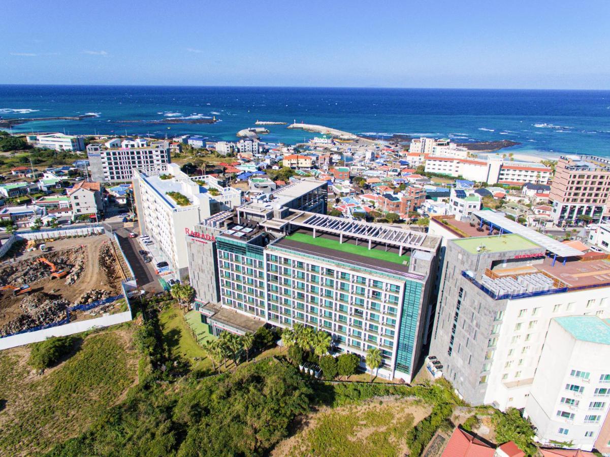 Ramada By Wyndham Jeju Hamdeok Hotel ภายนอก รูปภาพ