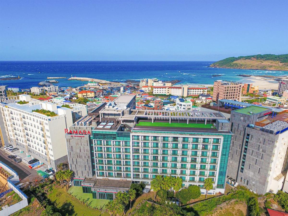 Ramada By Wyndham Jeju Hamdeok Hotel ภายนอก รูปภาพ