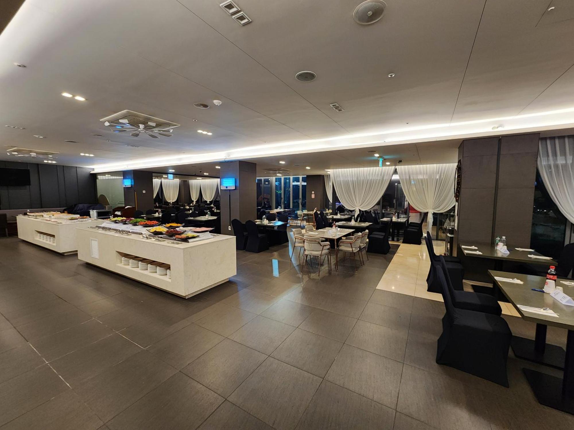 Ramada By Wyndham Jeju Hamdeok Hotel ภายนอก รูปภาพ