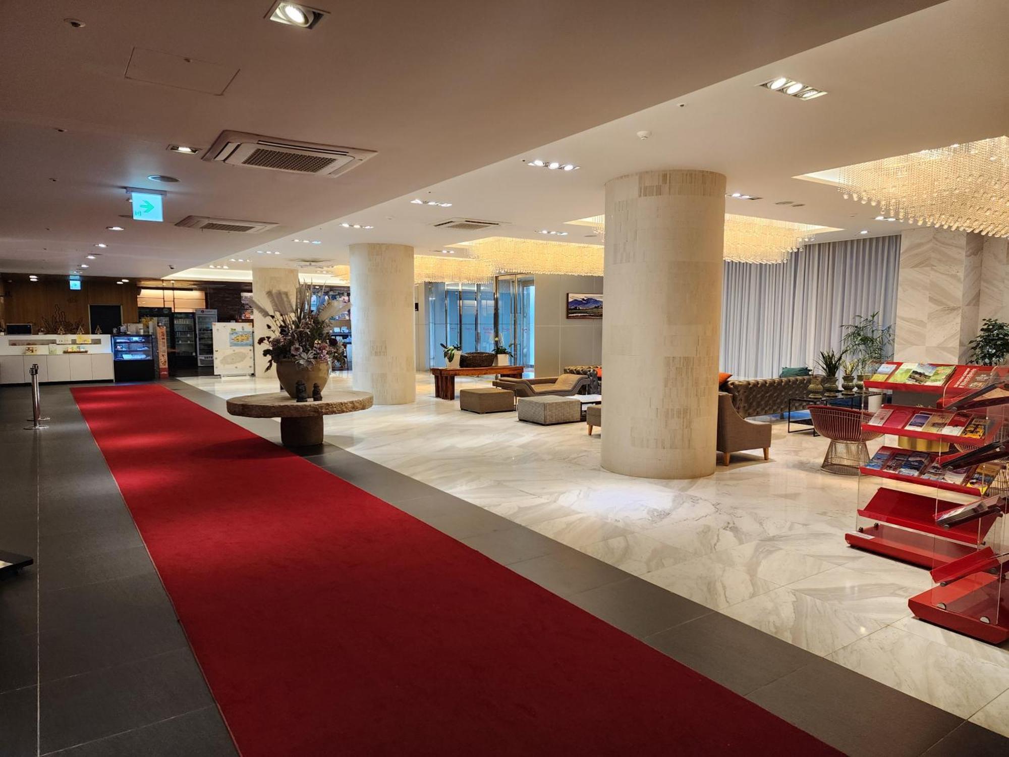 Ramada By Wyndham Jeju Hamdeok Hotel ภายนอก รูปภาพ