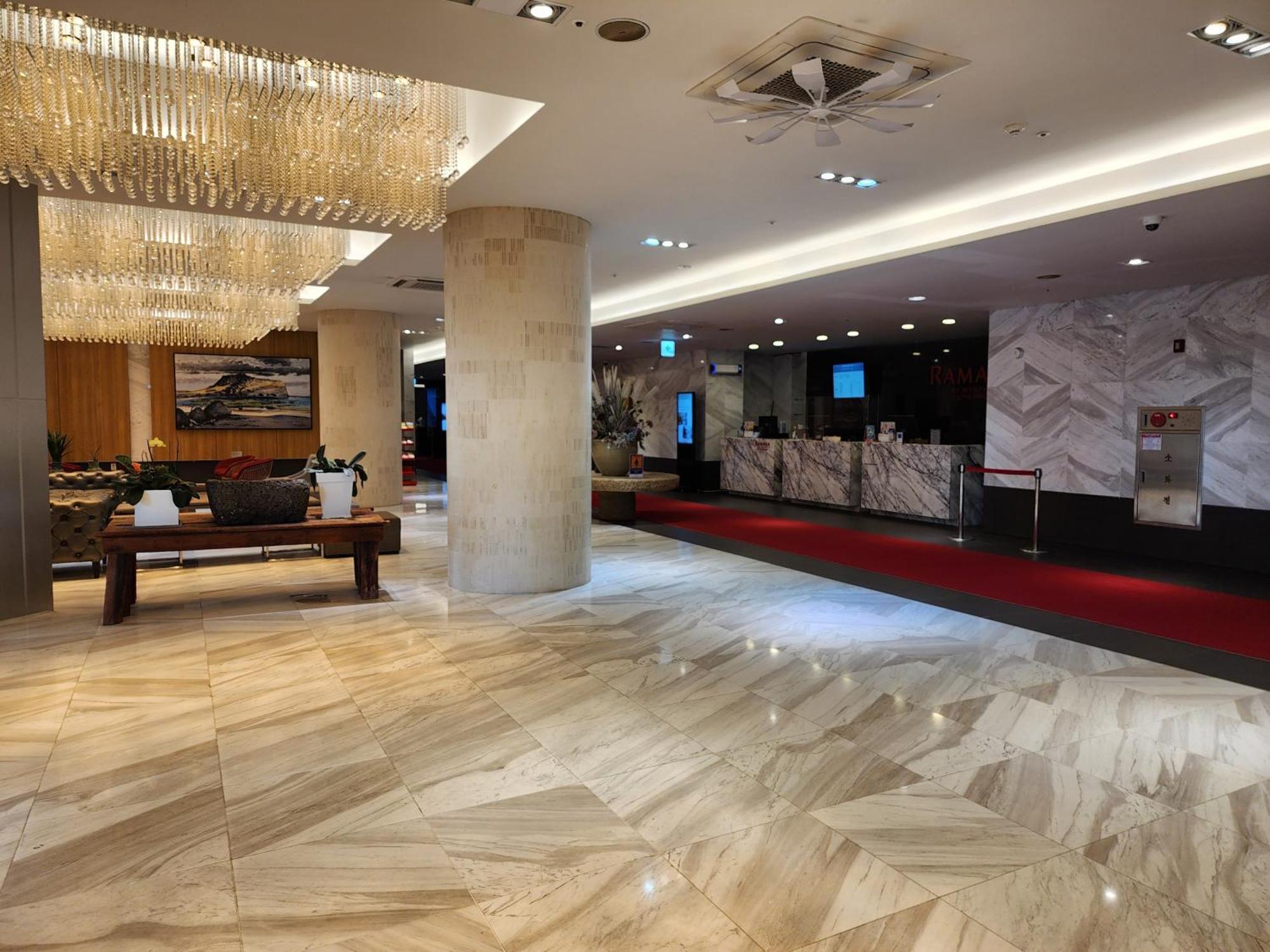Ramada By Wyndham Jeju Hamdeok Hotel ภายนอก รูปภาพ