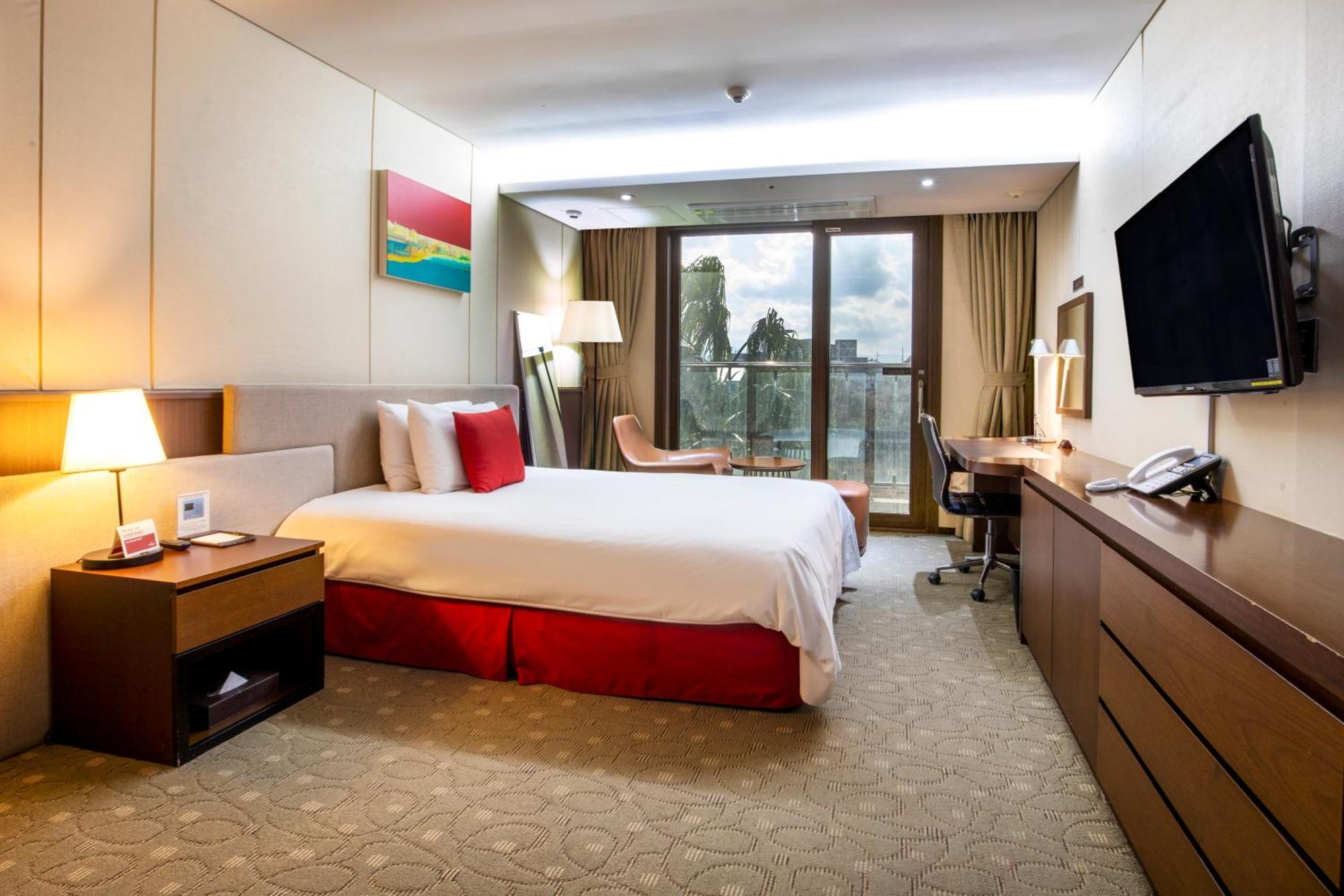 Ramada By Wyndham Jeju Hamdeok Hotel ภายนอก รูปภาพ