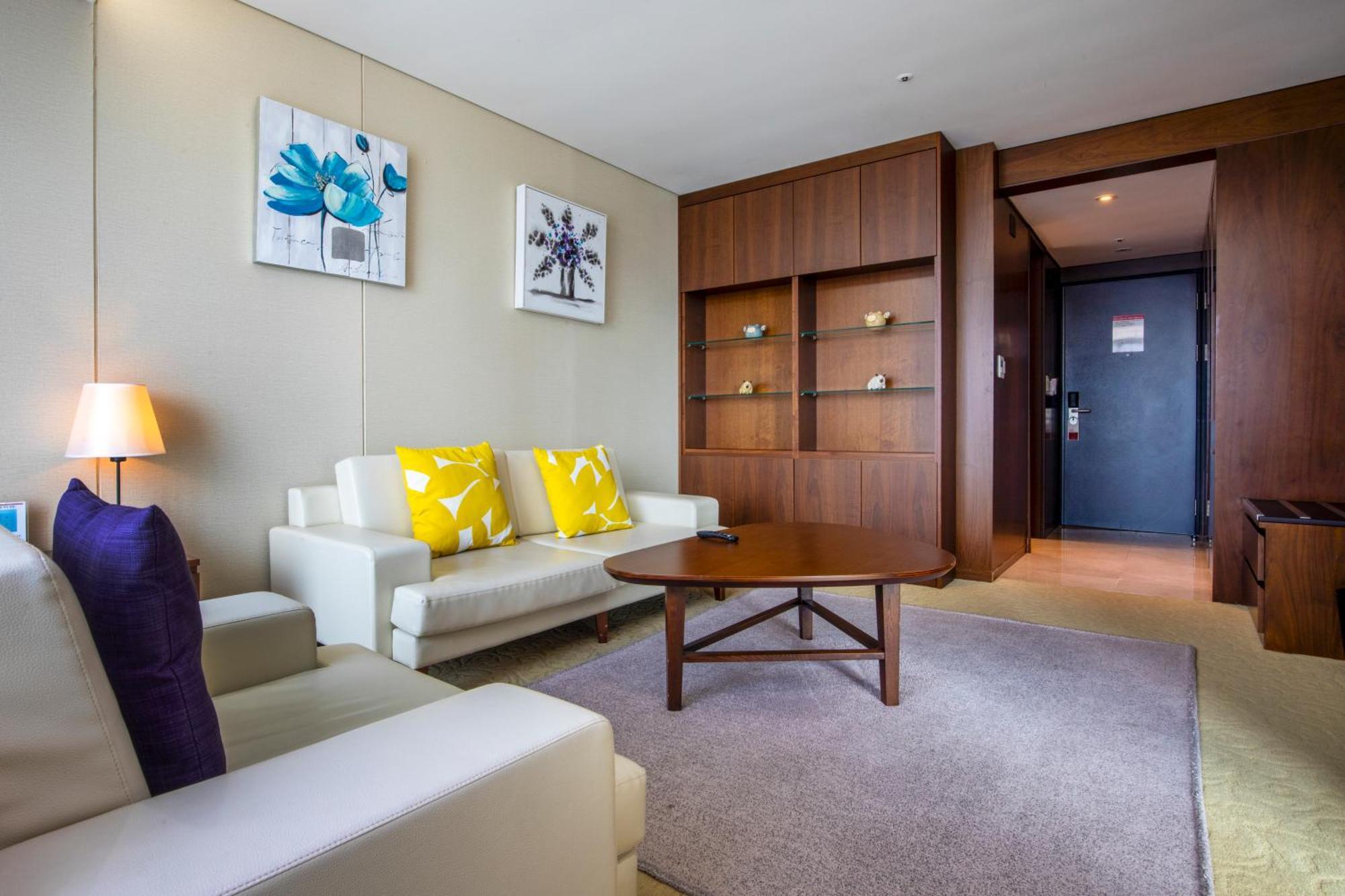 Ramada By Wyndham Jeju Hamdeok Hotel ภายนอก รูปภาพ