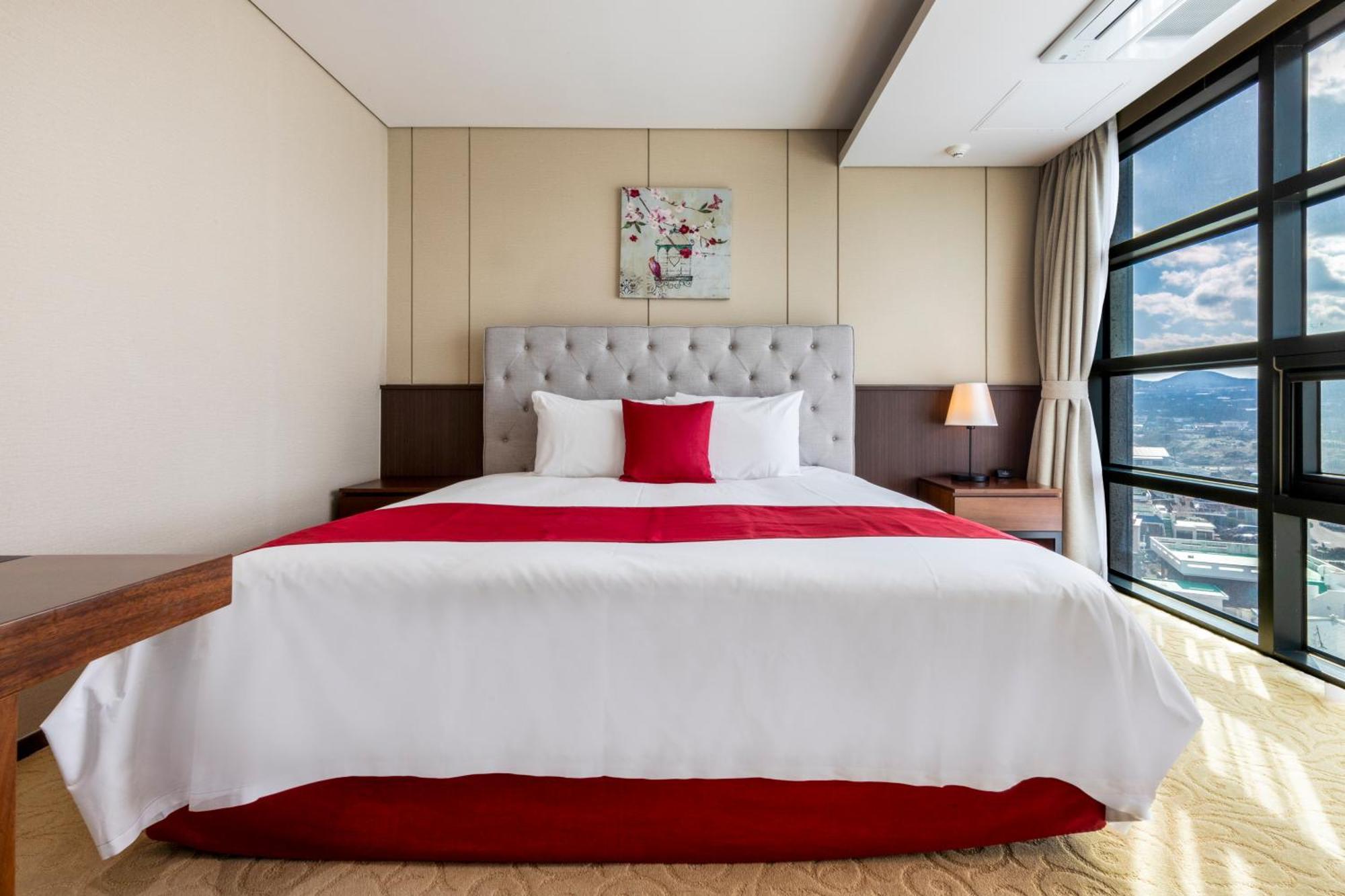 Ramada By Wyndham Jeju Hamdeok Hotel ภายนอก รูปภาพ