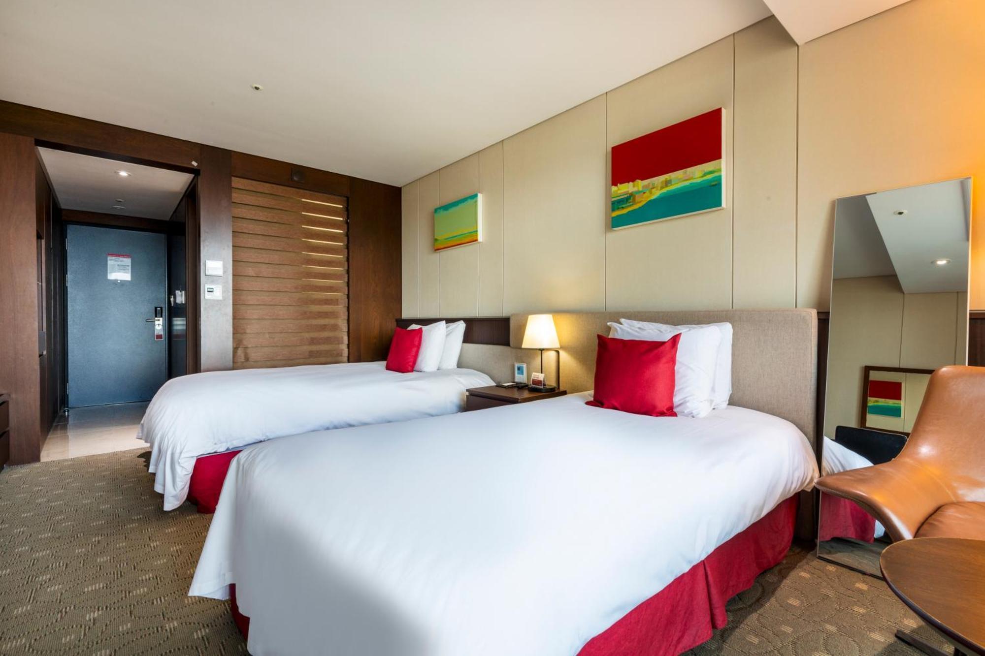 Ramada By Wyndham Jeju Hamdeok Hotel ภายนอก รูปภาพ