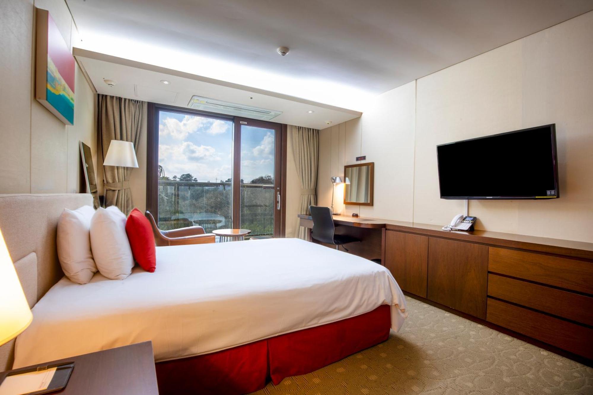 Ramada By Wyndham Jeju Hamdeok Hotel ภายนอก รูปภาพ
