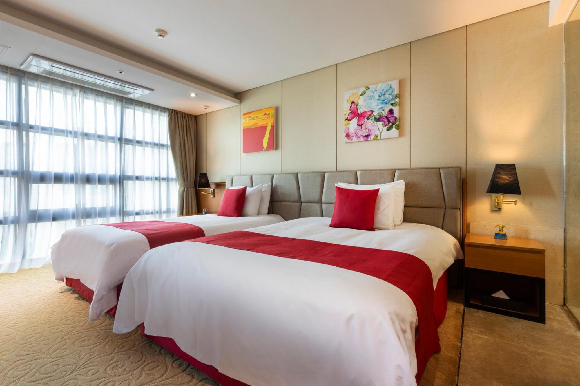 Ramada By Wyndham Jeju Hamdeok Hotel ภายนอก รูปภาพ