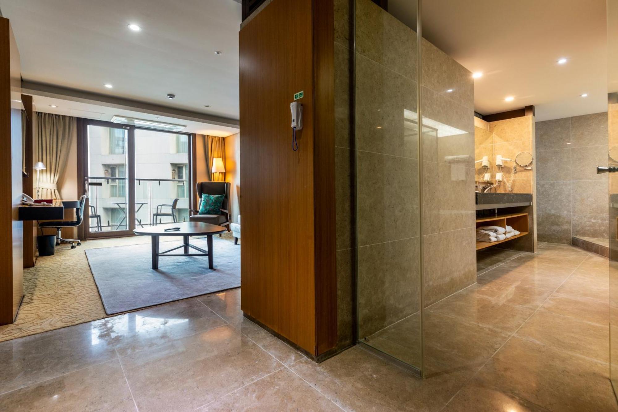 Ramada By Wyndham Jeju Hamdeok Hotel ภายนอก รูปภาพ