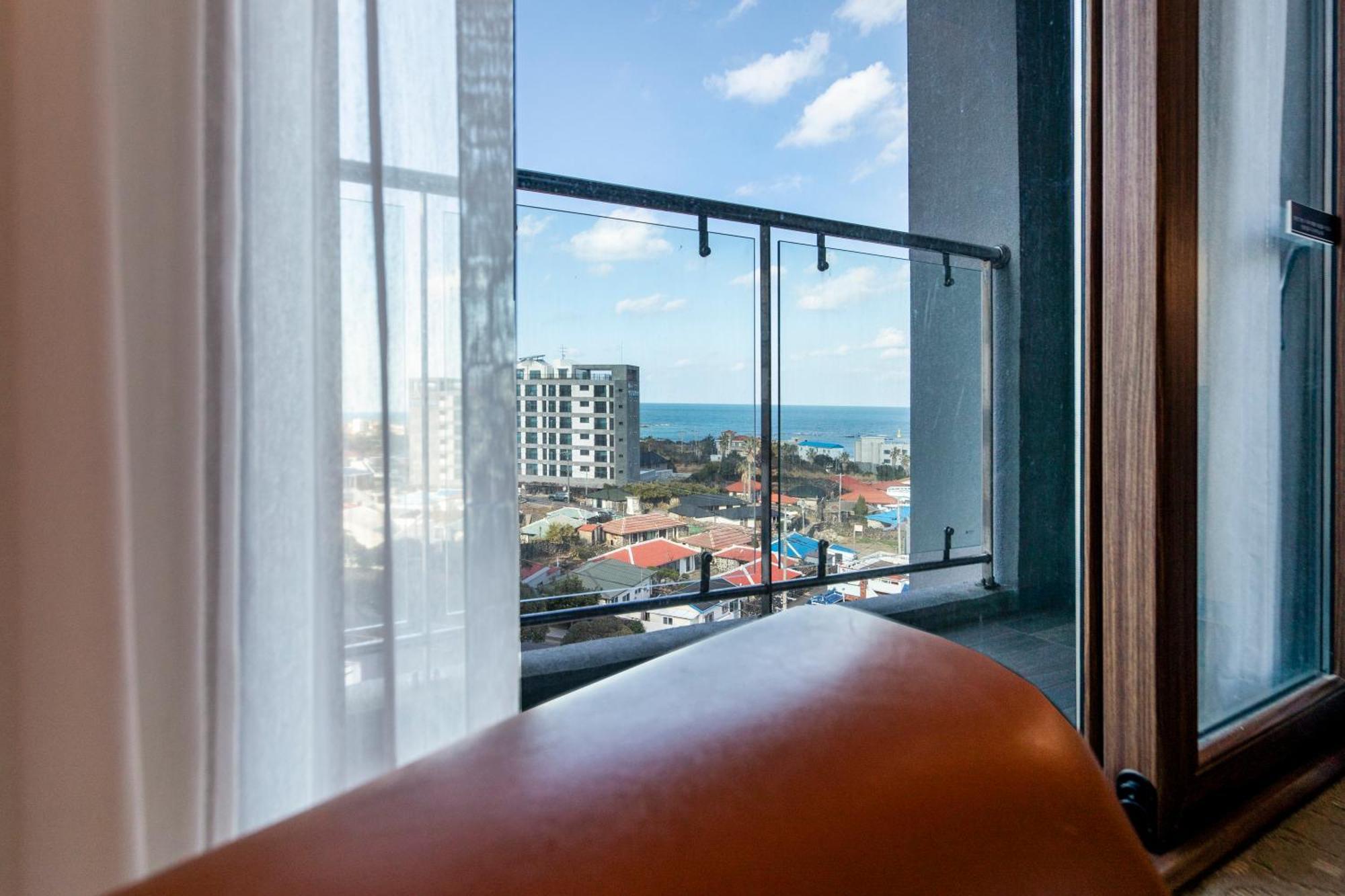 Ramada By Wyndham Jeju Hamdeok Hotel ภายนอก รูปภาพ