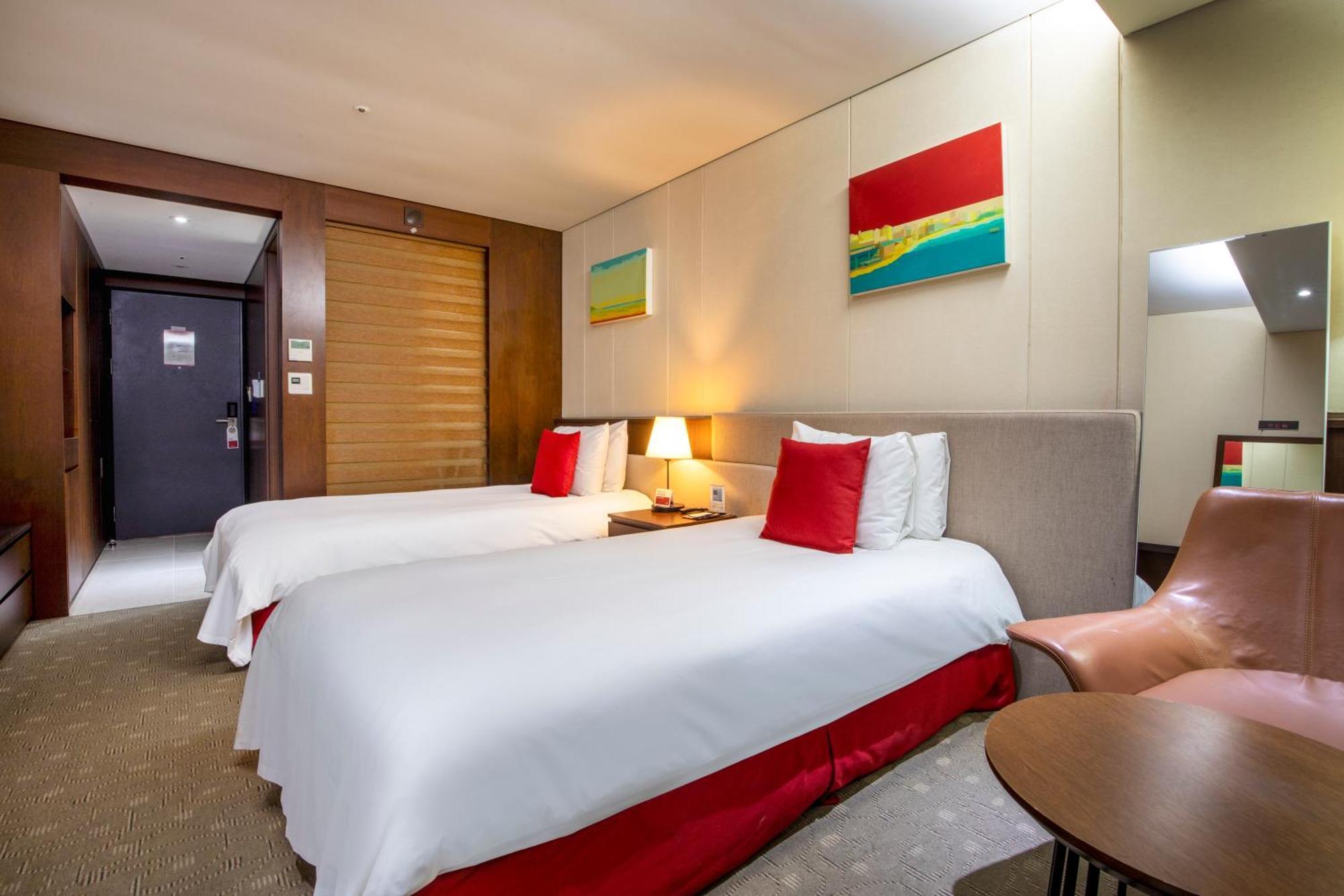 Ramada By Wyndham Jeju Hamdeok Hotel ภายนอก รูปภาพ
