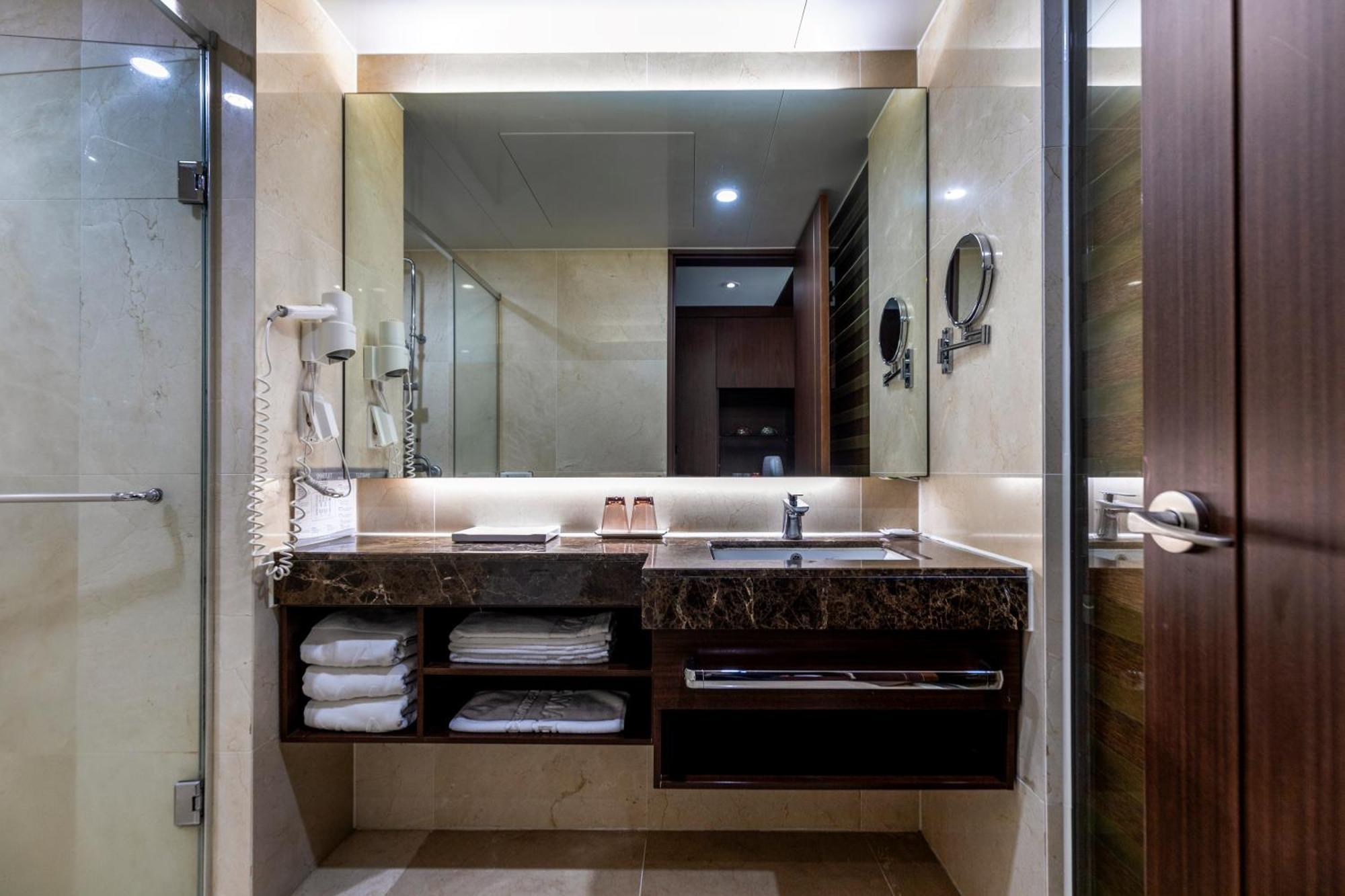 Ramada By Wyndham Jeju Hamdeok Hotel ภายนอก รูปภาพ