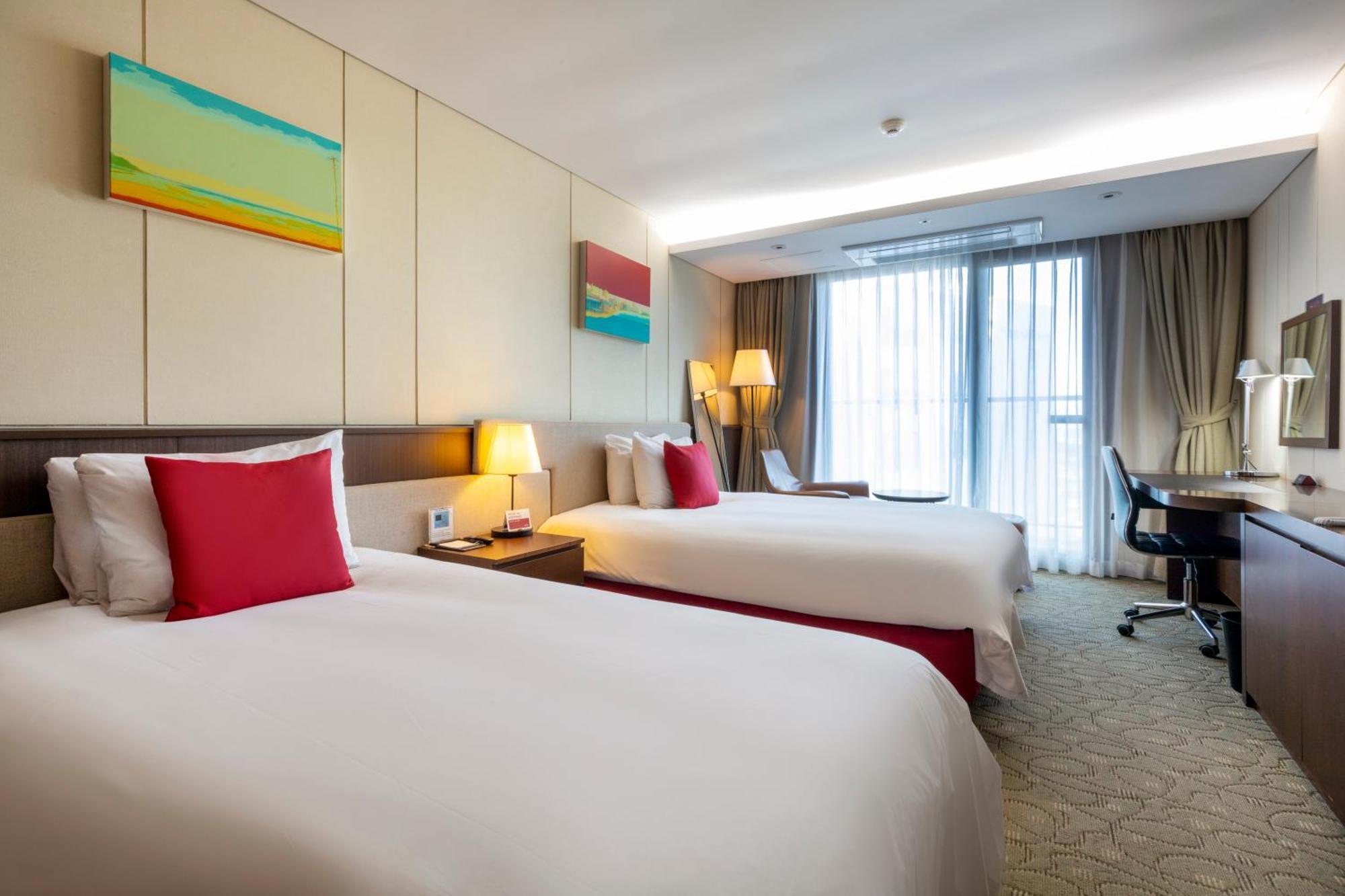 Ramada By Wyndham Jeju Hamdeok Hotel ภายนอก รูปภาพ