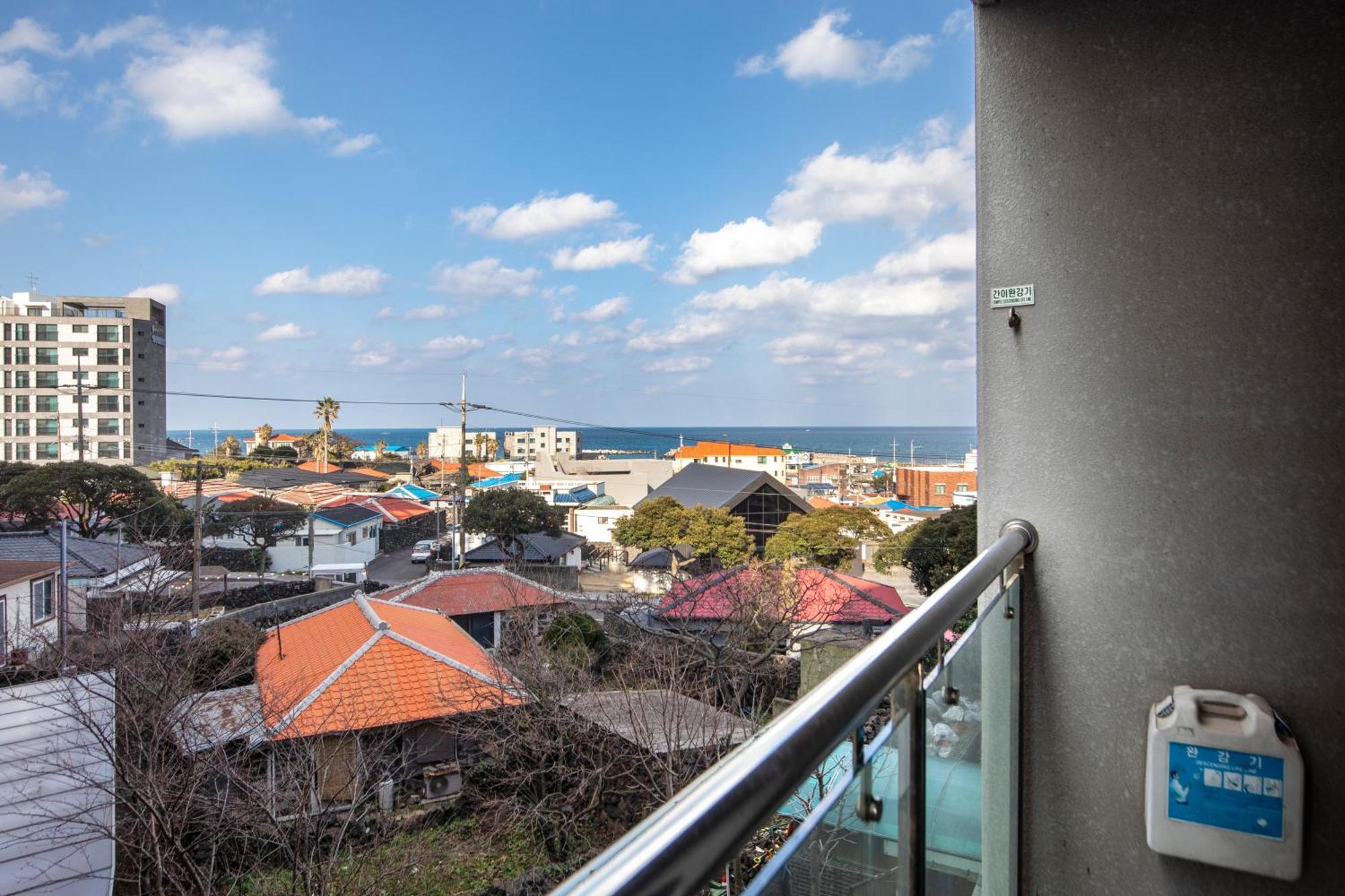 Ramada By Wyndham Jeju Hamdeok Hotel ภายนอก รูปภาพ