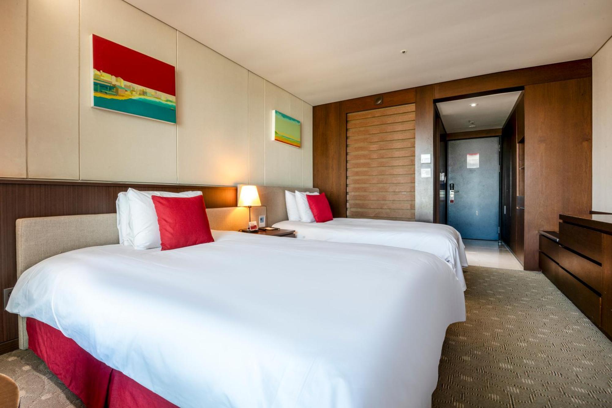 Ramada By Wyndham Jeju Hamdeok Hotel ภายนอก รูปภาพ