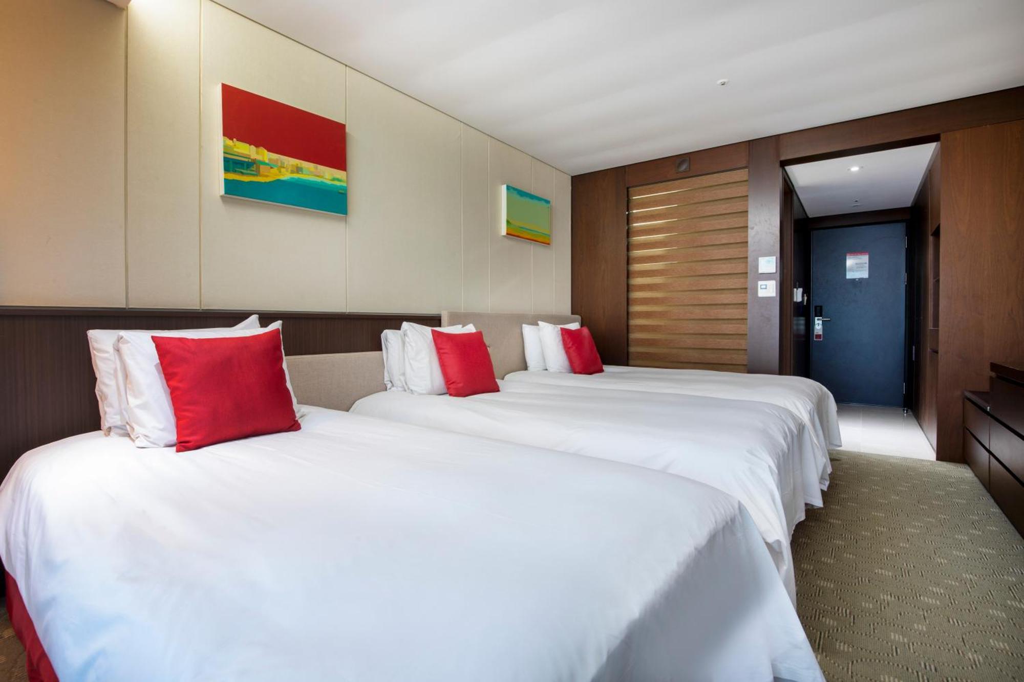 Ramada By Wyndham Jeju Hamdeok Hotel ภายนอก รูปภาพ