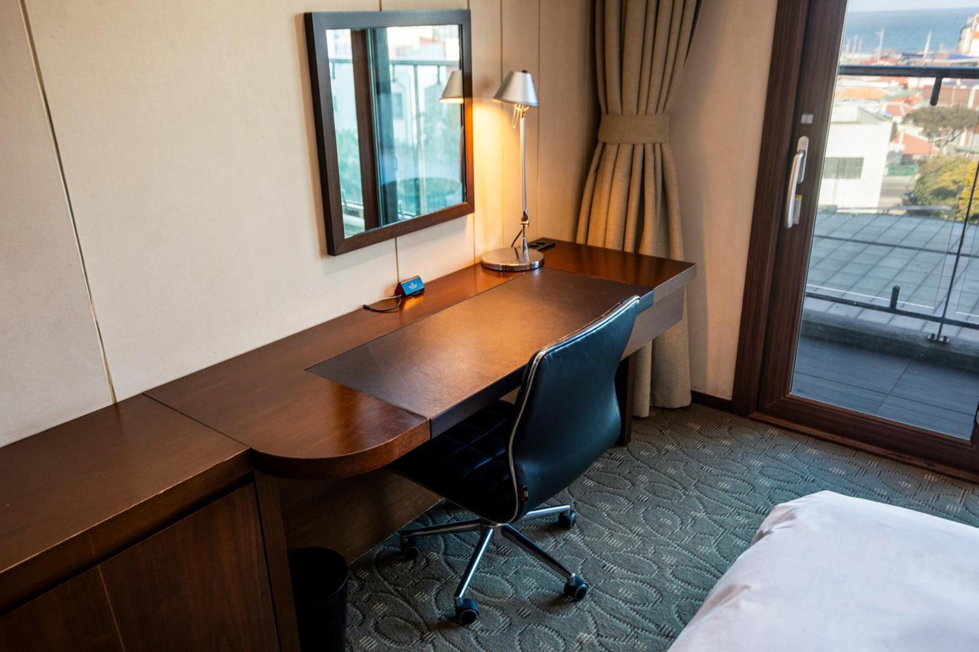 Ramada By Wyndham Jeju Hamdeok Hotel ภายนอก รูปภาพ
