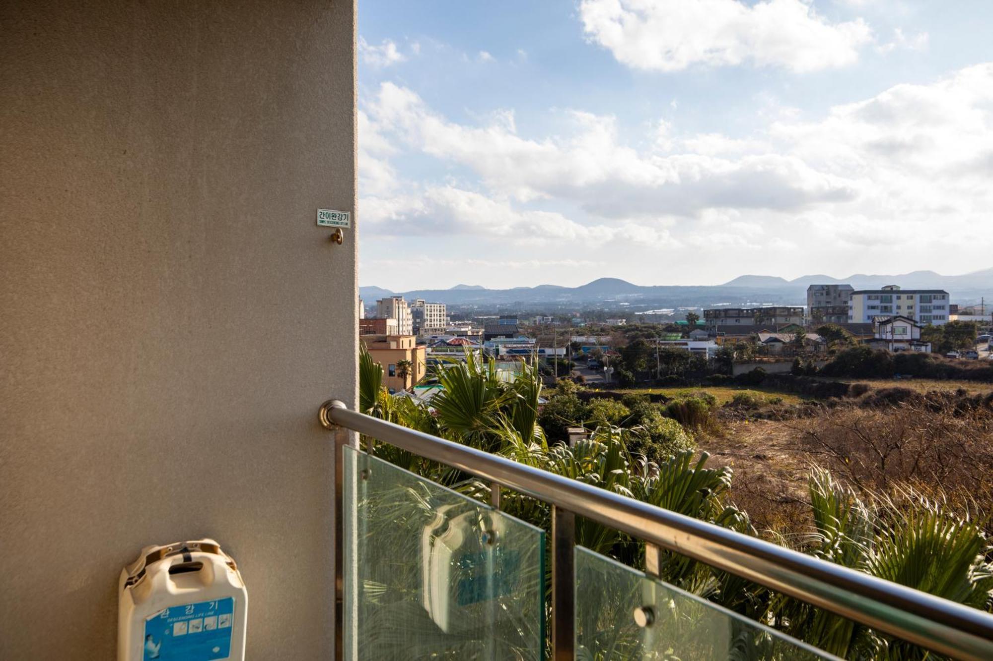Ramada By Wyndham Jeju Hamdeok Hotel ภายนอก รูปภาพ