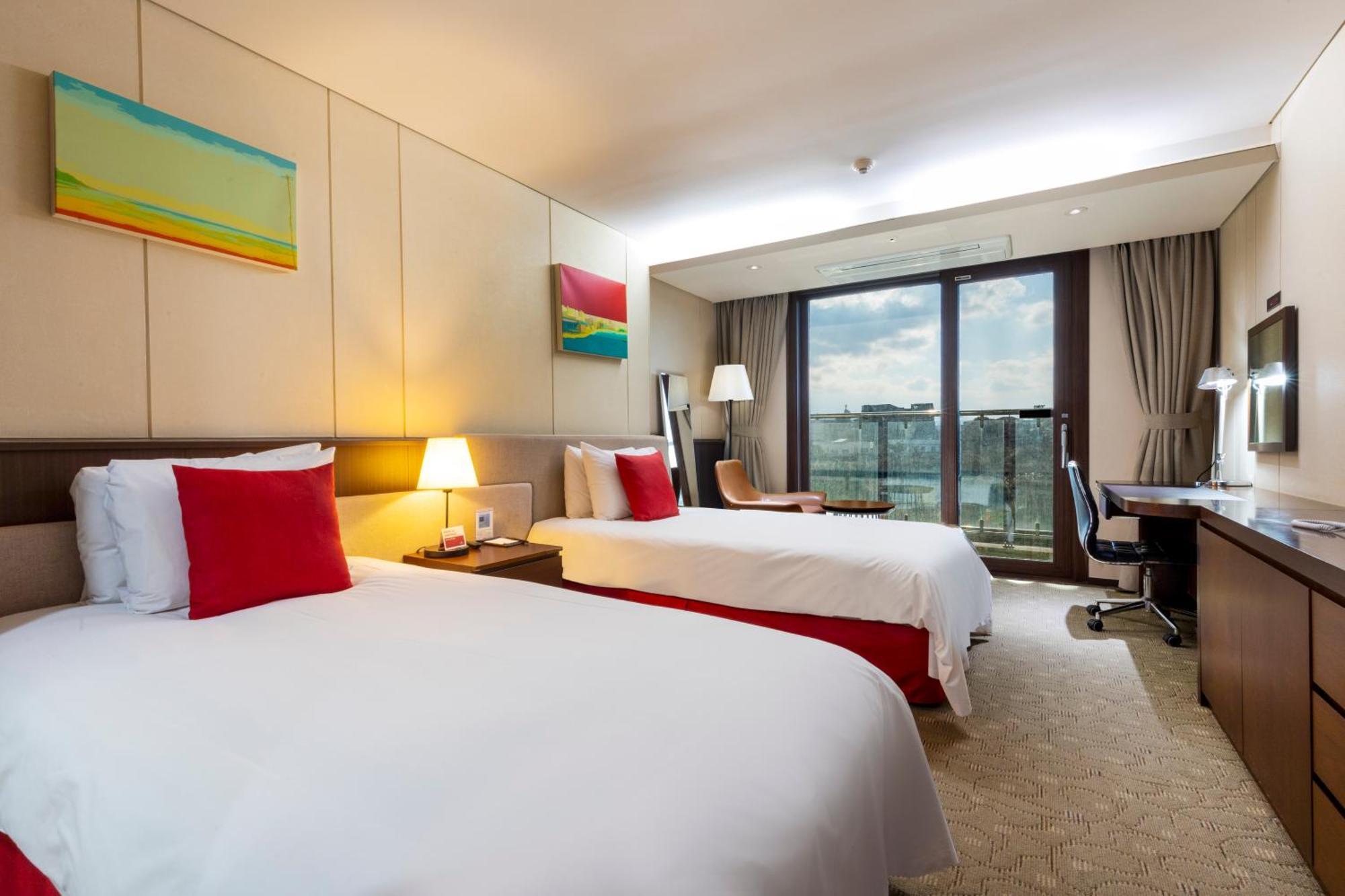 Ramada By Wyndham Jeju Hamdeok Hotel ภายนอก รูปภาพ